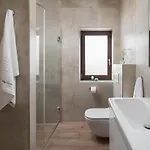 Vesna With Sauna, Hot Tub וילה Potpićan
