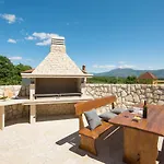 וילה Vesna With Sauna, Hot Tub Potpićan