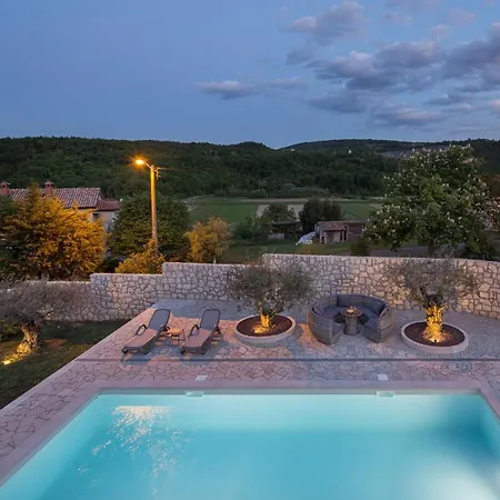 Vesna With Sauna, Hot Tub Villa Potpican