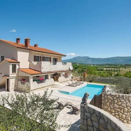 Vesna With Sauna, Hot Tub Villa *