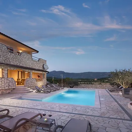 Vesna With Sauna, Hot Tub Villa